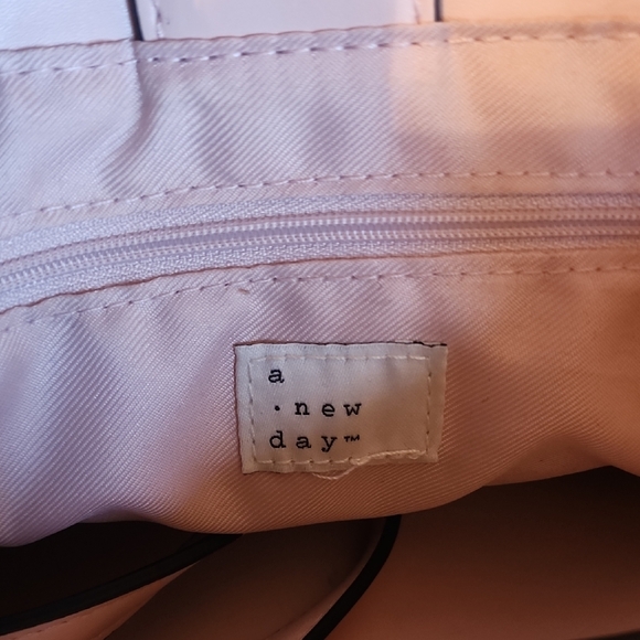 A New Day Peach Satchel with Timeless Elegance and Practicality - Picture 2 of 5